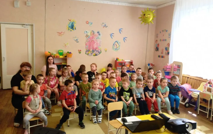 С кинопоказом в детском саду "Аленушка" С кинопоказом в детском саду "Аленушка"