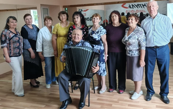 "Не имей 100 рублей, а имей ………друзей!". "Не имей 100 рублей, а имей ………друзей!".