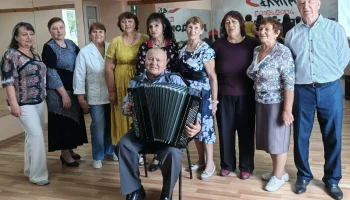 "Не имей 100 рублей, а имей &hellip;&hellip;&hellip;друзей!".